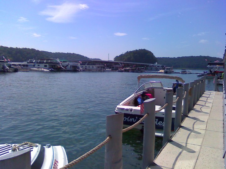 Lunch at Jamestown Marina3.jpg