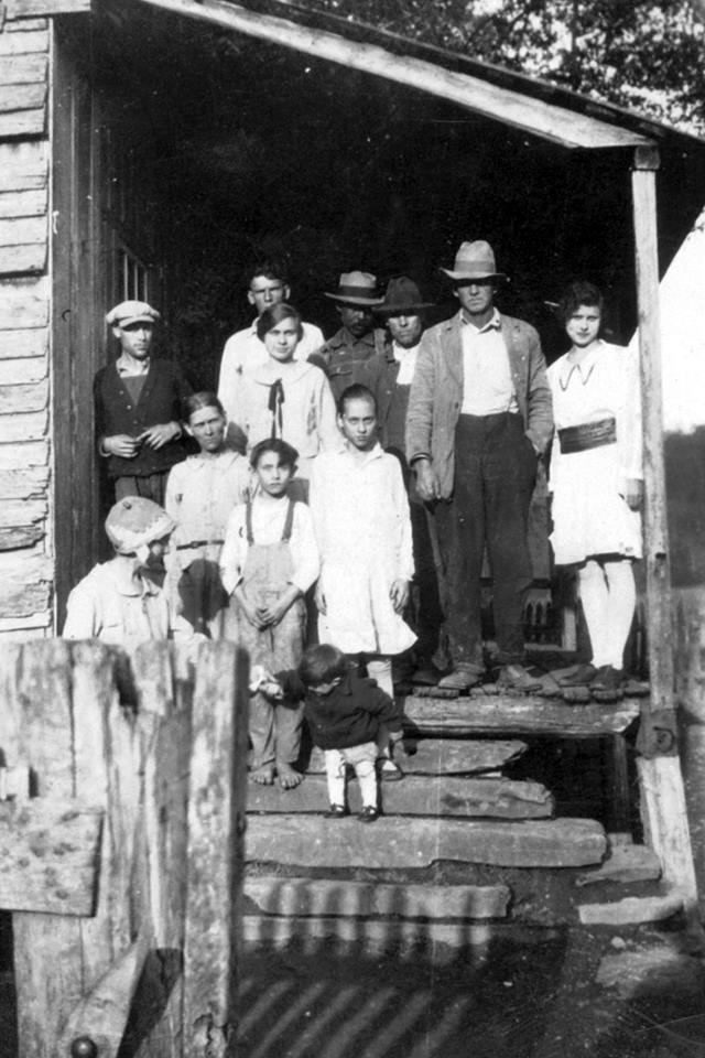 From 9-11 TW - the Wright family around 1921 at their Pumpkin Creek old homeplace.jpg