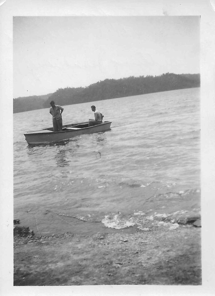 Jessie Wright and Hollis Williams -standing- in 1950s on Lake Cumberland.jpg