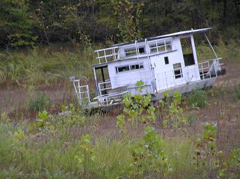 Houseboat-10-11-09sm2.JPG