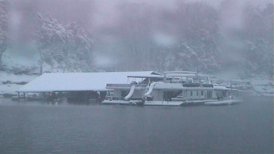 Boat Webcam Photo Shared by Don Hunter at LakeCumberlandBoaters FB page entire finger sank