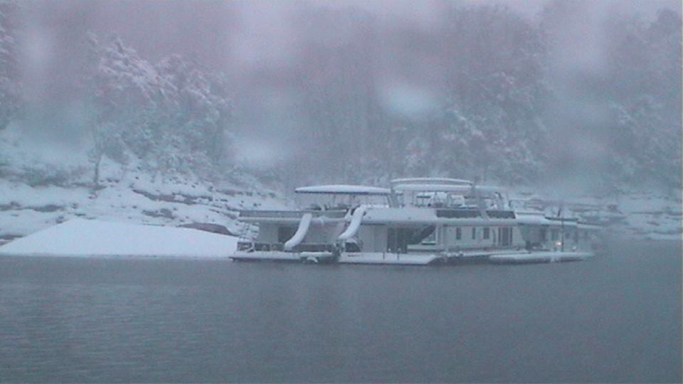Boat Webcam Photo Shared by Don Hunter at LakeCumberlandBoaters FB page entire finger sank